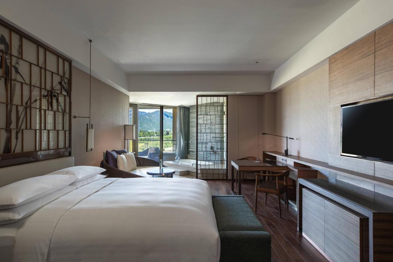 Beijing Marriott Hotel Changping Exteriör bild